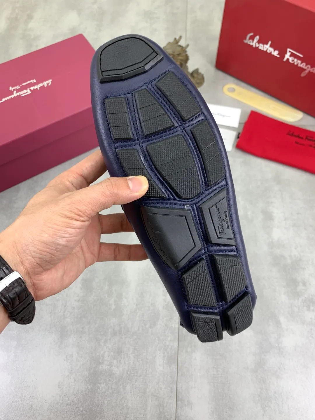 Men's shoes 💰P542 New model, high quality [Ferragamo/Ferragamo] Latest lazy slip-on shoes Original imported calfskin, imported cowhide lining + original luxury metal buckle + original combination outsole Comparison without pressure Code number: 38-45